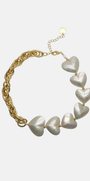 Collier artisanal avec grands cœurs en nacre et chaîne dorée élégante – Bijou intemporel garanti 2 ans