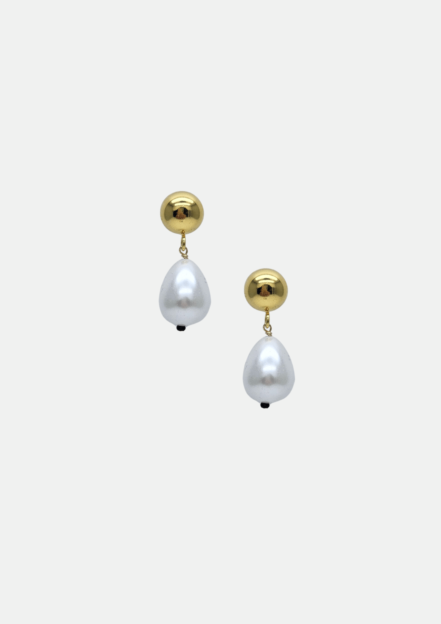 Boucles d’oreilles Billie Gisel B en or plaqué 24K avec perles de nacre artisanales, bijou élégant et intemporel