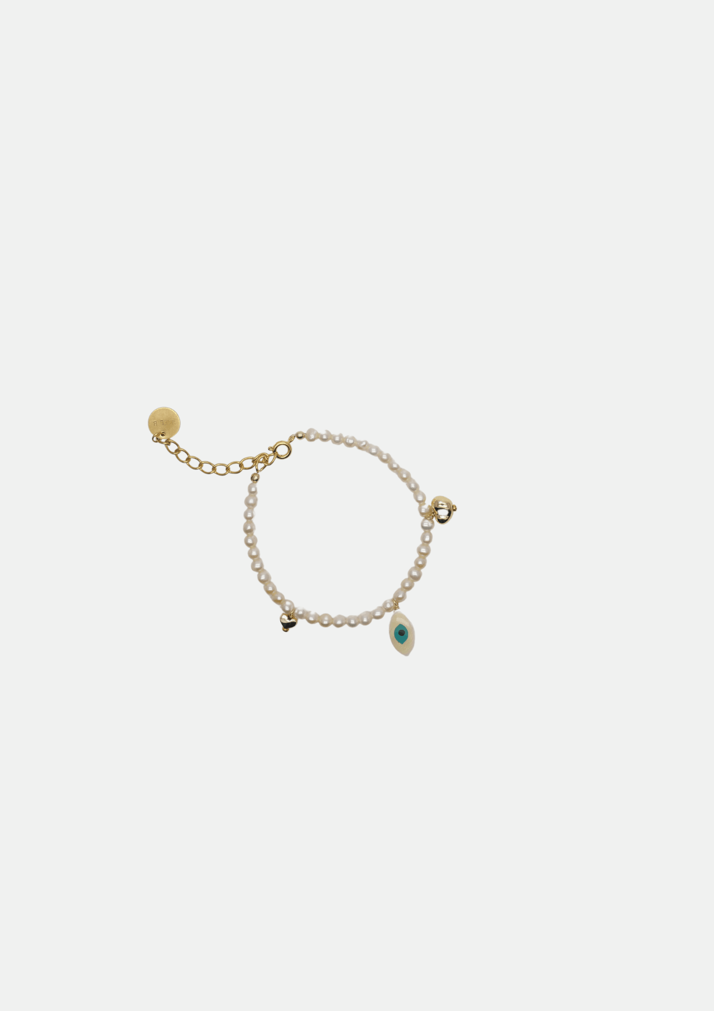 Bracelet Grigri Chipote pas x Gisel B en perles de culture et nacre, bijou artisanal porte-bonheur.