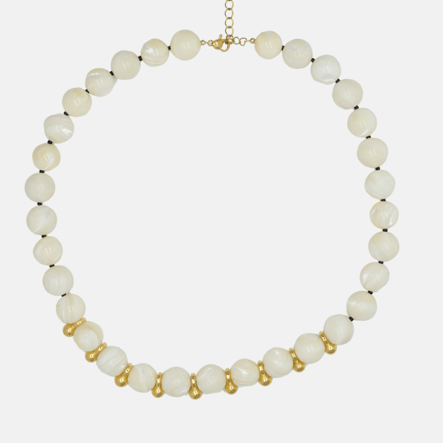 Collier Billie en perles de nacre et doré pour femme – Élégance artisanale