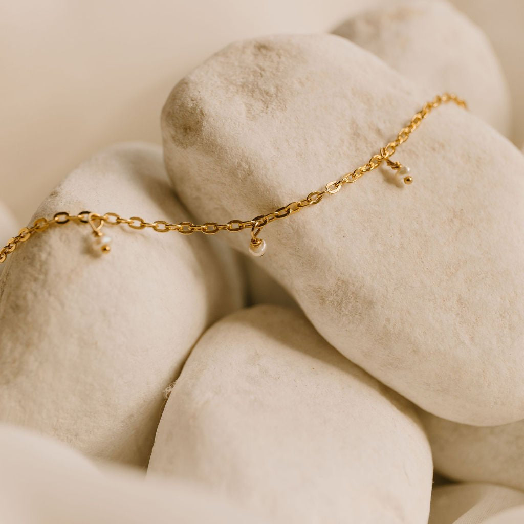 Collier Diana en chaîne dorée avec perles de culture de 2 mm, édition estivale