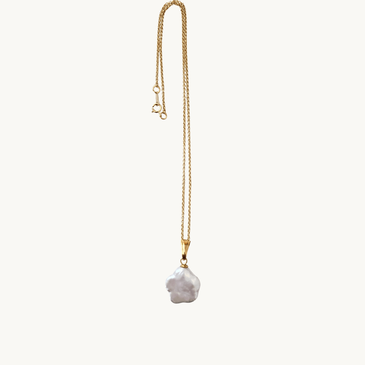 Collier pendentif perle baroque fleur monté sur chaîne en plaqué or 24 carats
