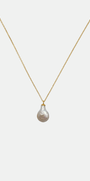 Collier Sienna en chaîne plaqué or avec perle de culture baroque unique.