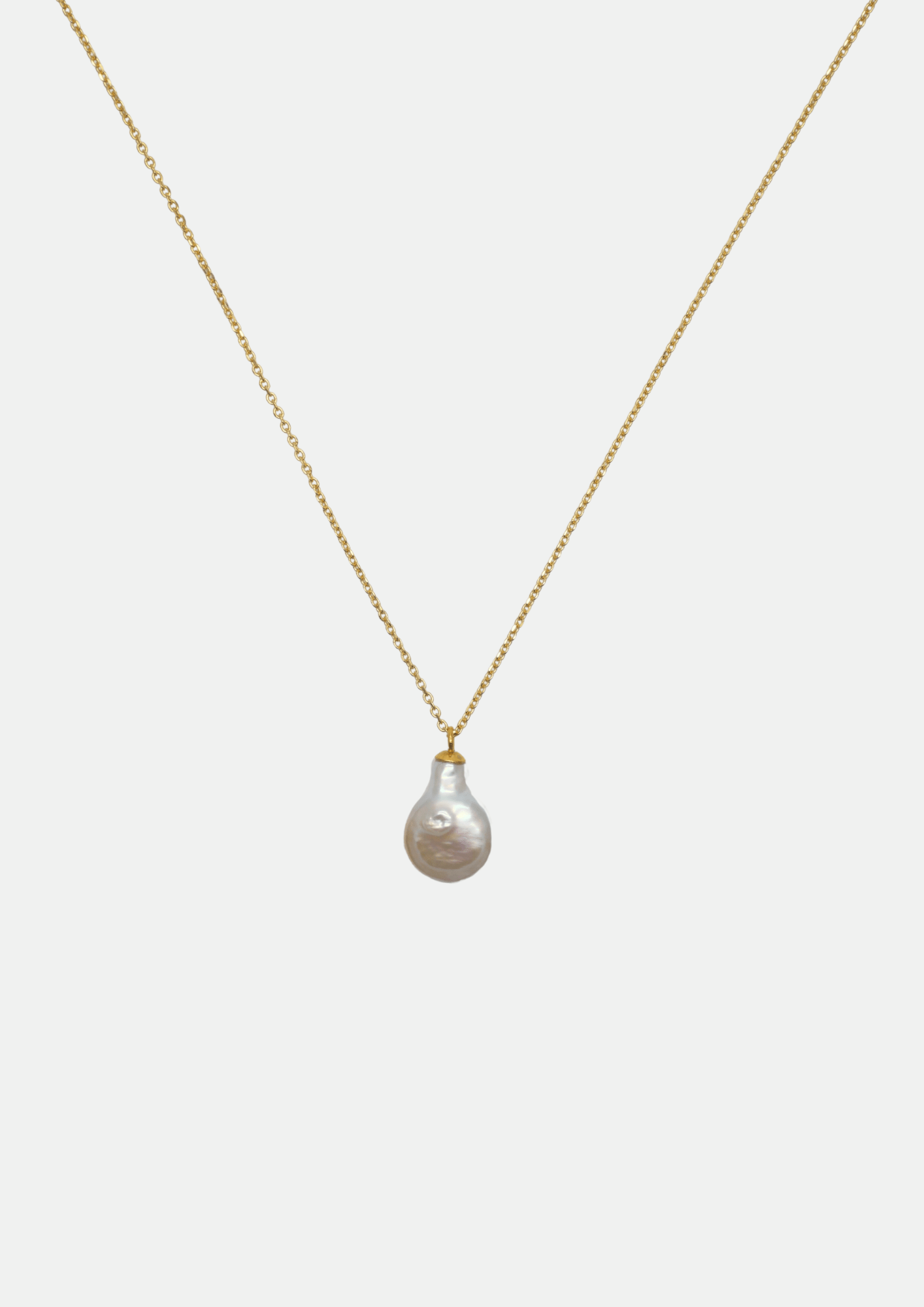 Collier Sienna en chaîne plaqué or avec perle de culture baroque unique.