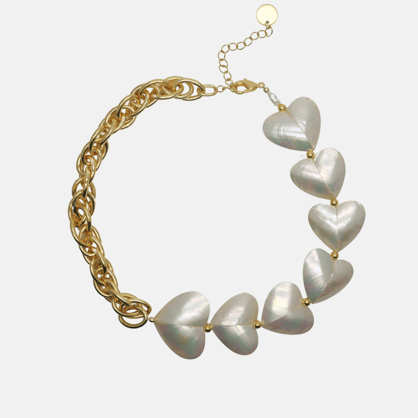 Collier artisanal avec grands cœurs en nacre et chaîne dorée élégante – Bijou intemporel garanti 2 ans