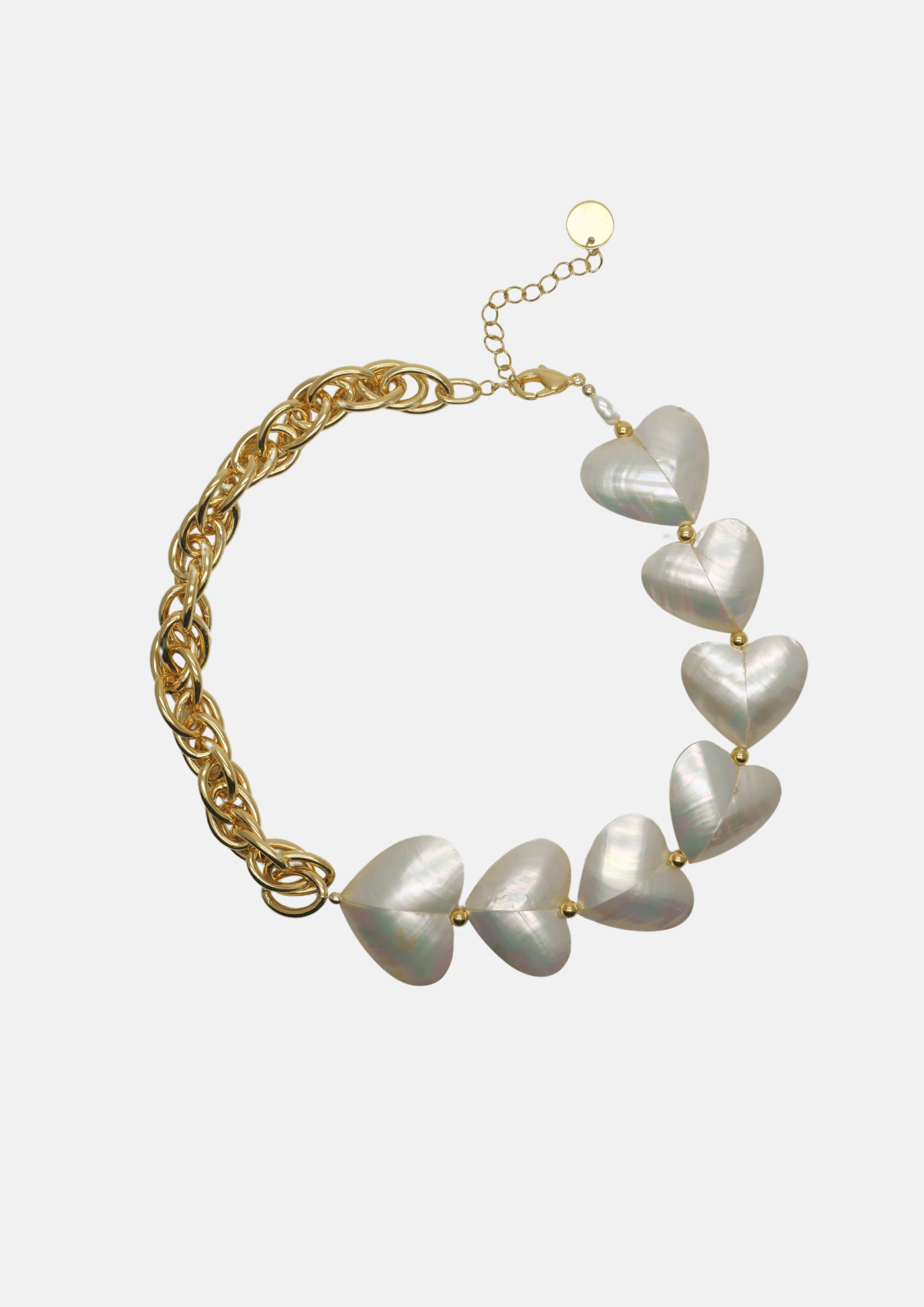 Collier artisanal avec grands cœurs en nacre et chaîne dorée élégante – Bijou intemporel garanti 2 ans