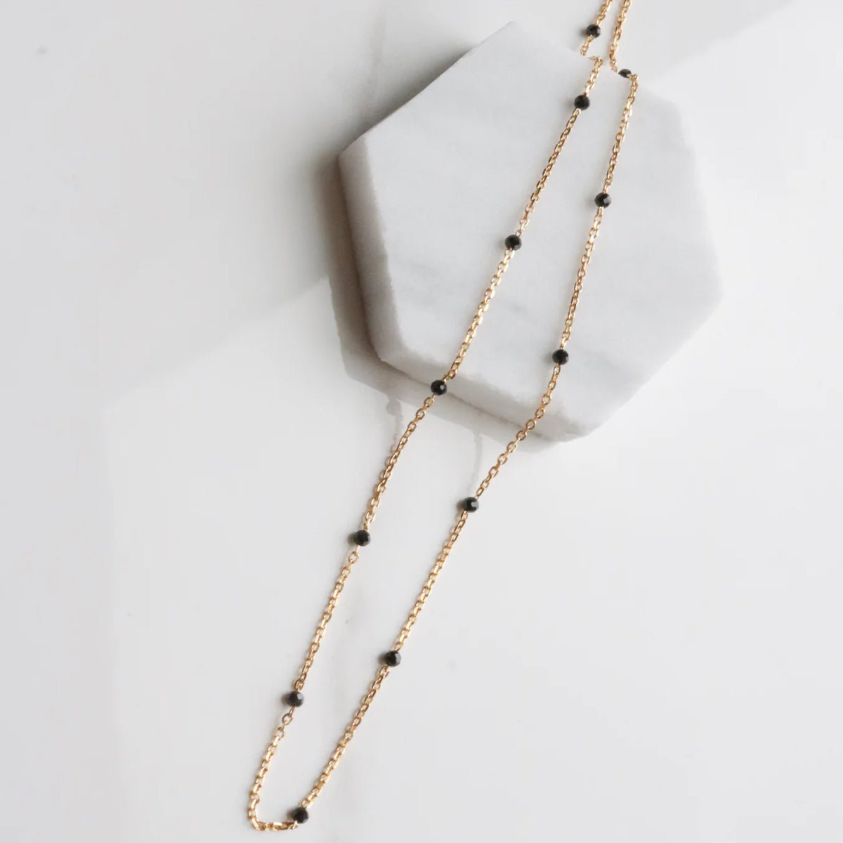 Black spinel relay necklace - Zyrola