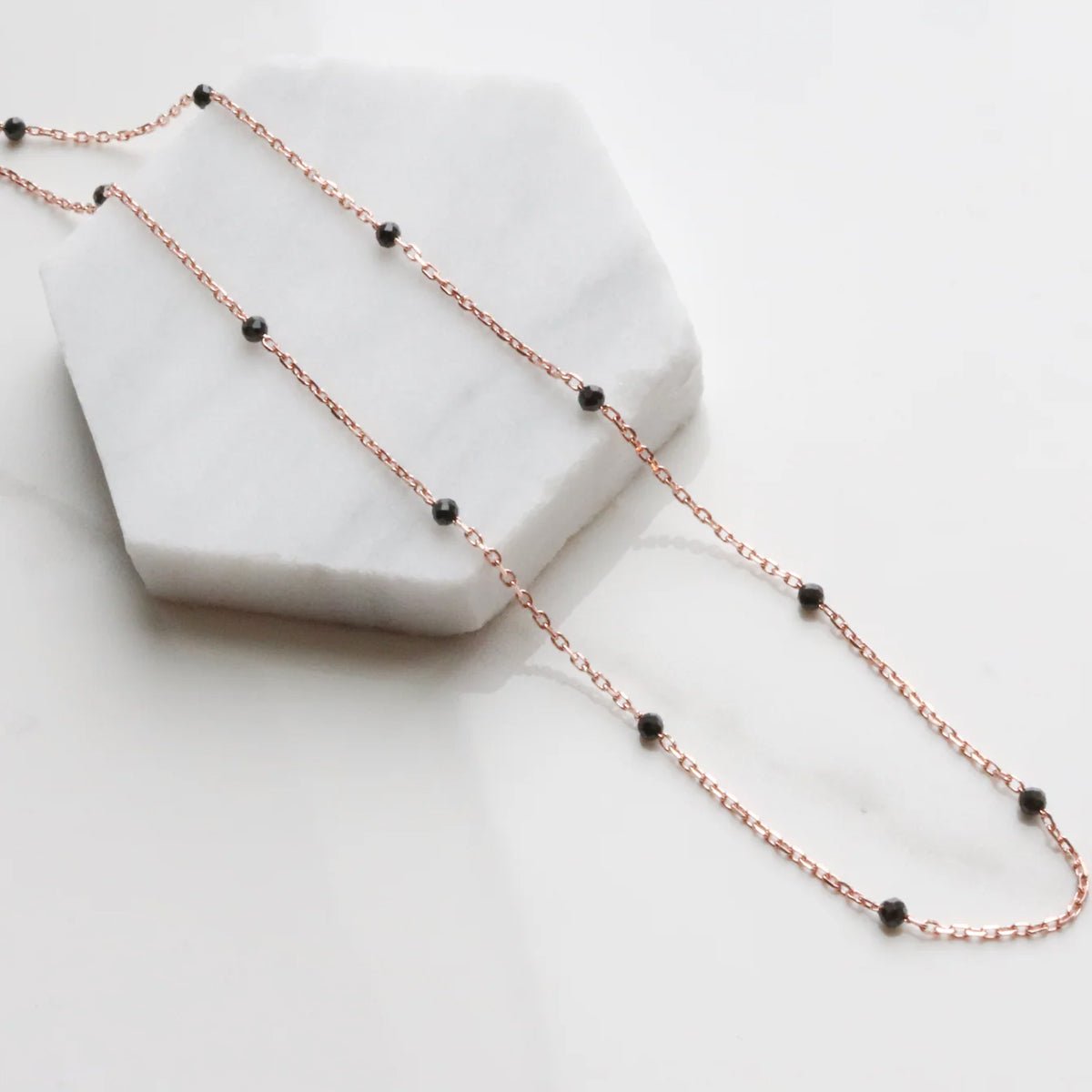 Black spinel relay necklace - Zyrola