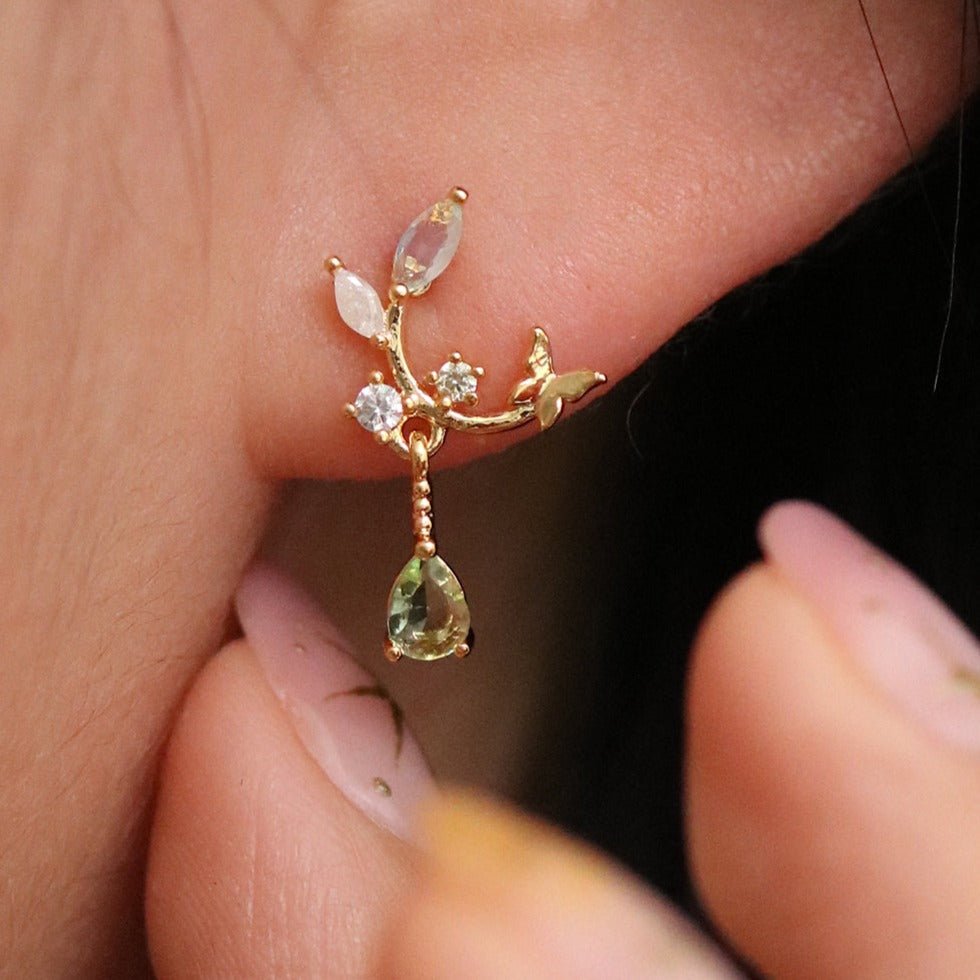 Boucles d’oreilles pendantes Branche de pierre de lune – Élégance mystique en plaqué or, rhodium ou or rose - Zyrola