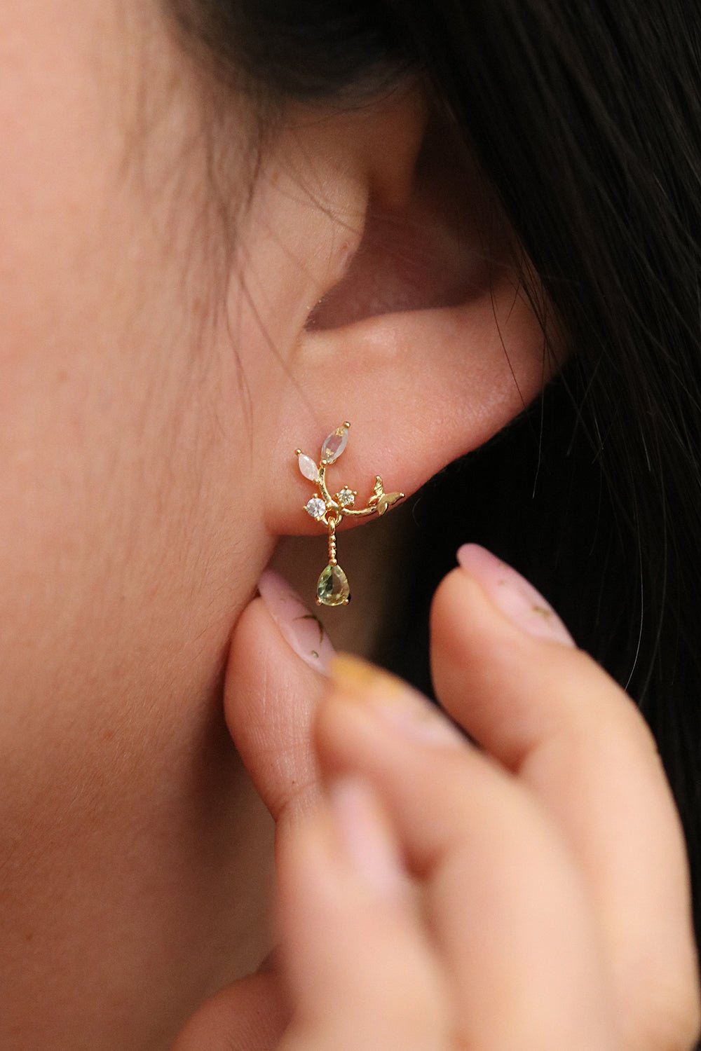 Boucles d’oreilles pendantes Branche de pierre de lune – Élégance mystique en plaqué or, rhodium ou or rose - Zyrola