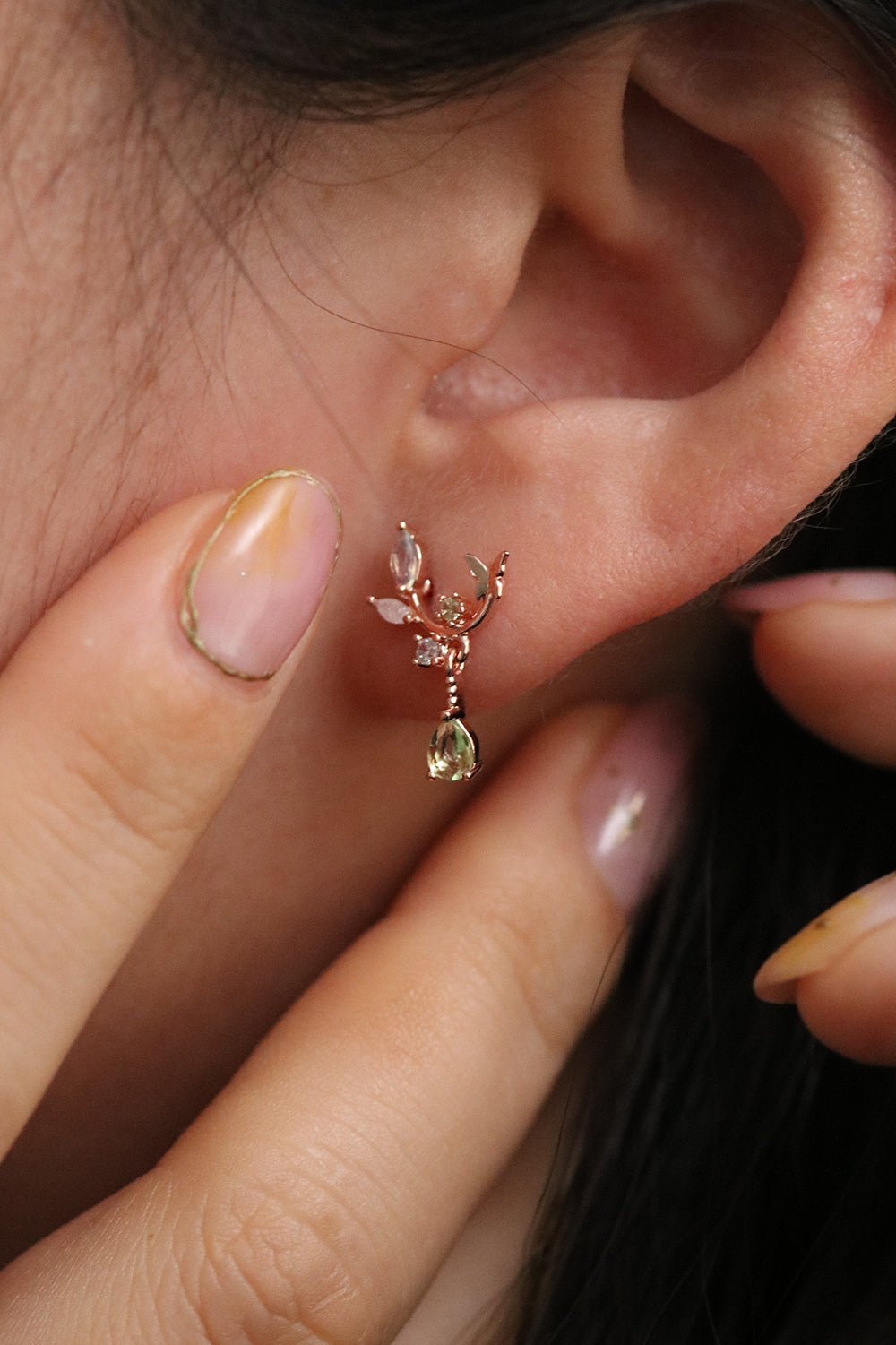 Boucles d’oreilles pendantes Branche de pierre de lune – Élégance mystique en plaqué or, rhodium ou or rose - Zyrola