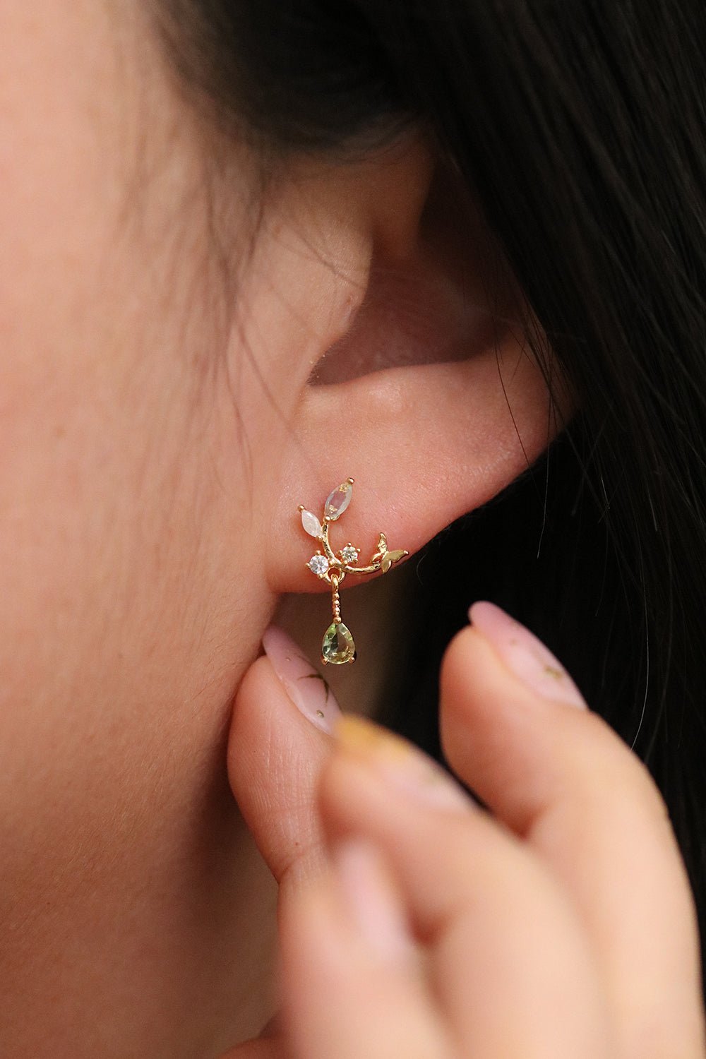 Boucles d’oreilles pendantes Branche de pierre de lune – Élégance mystique en plaqué or, rhodium ou or rose - Zyrola