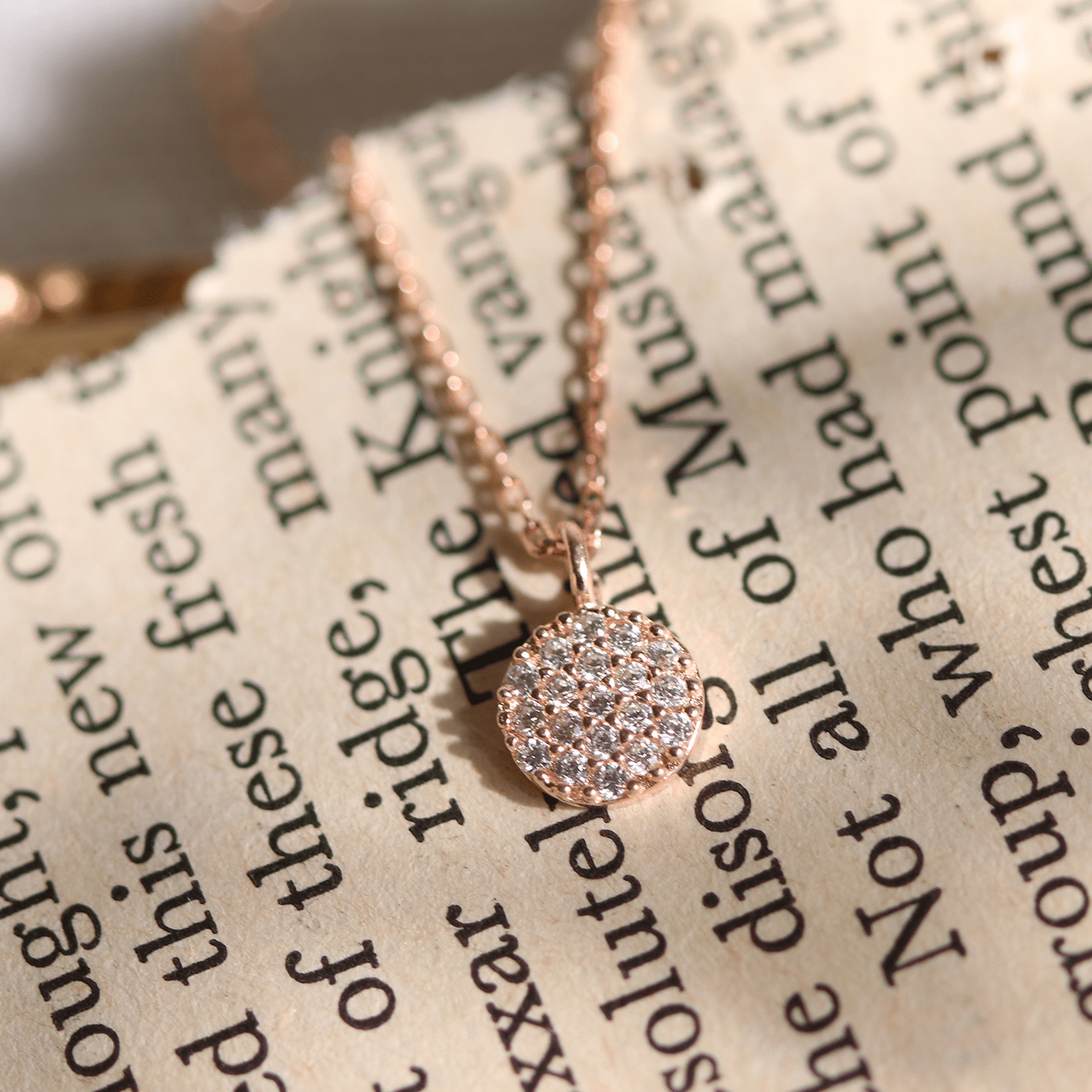 Circle cubic pendant necklace - Zyrola