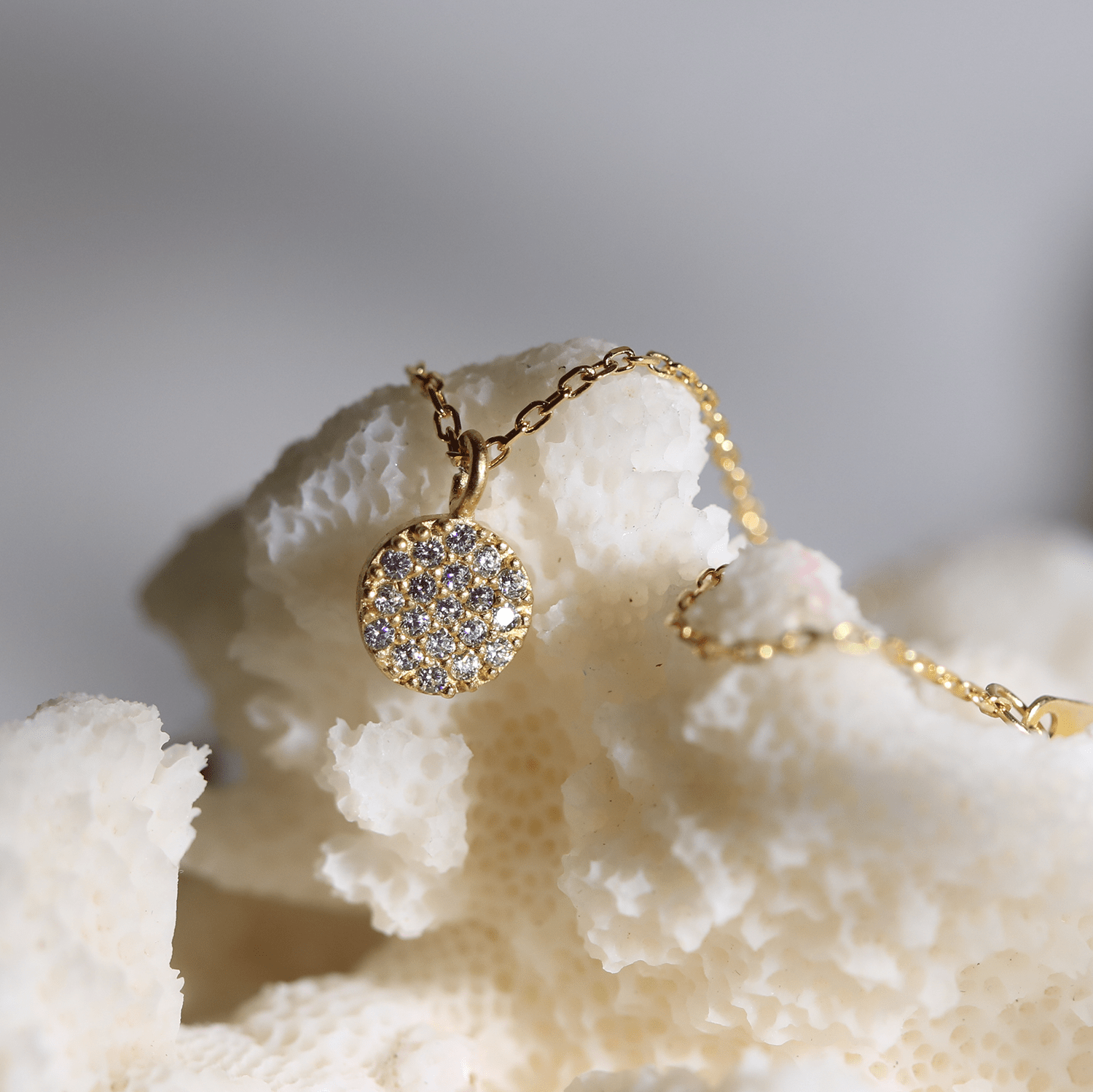 Circle cubic pendant necklace - Zyrola