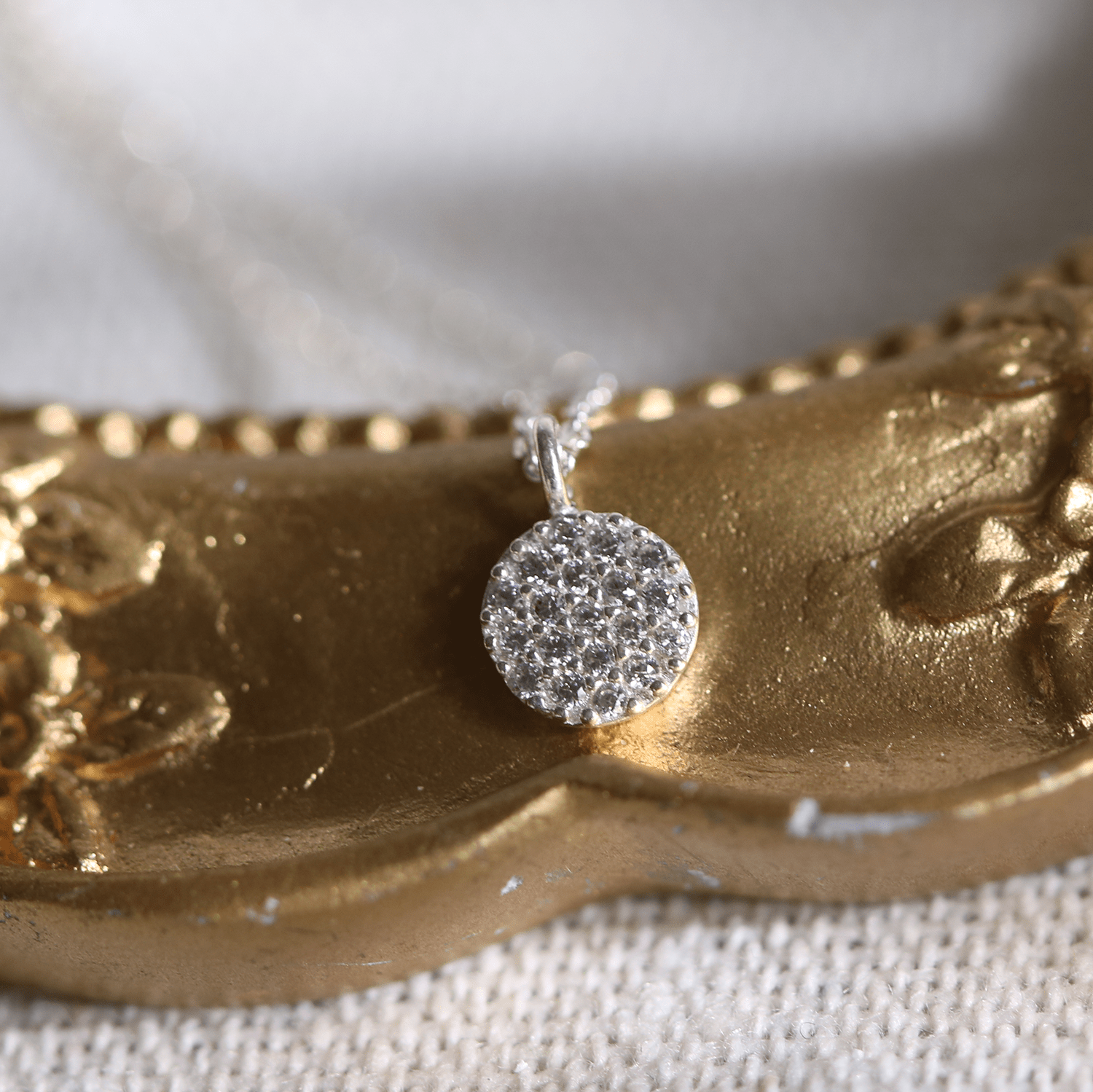 Circle cubic pendant necklace - Zyrola