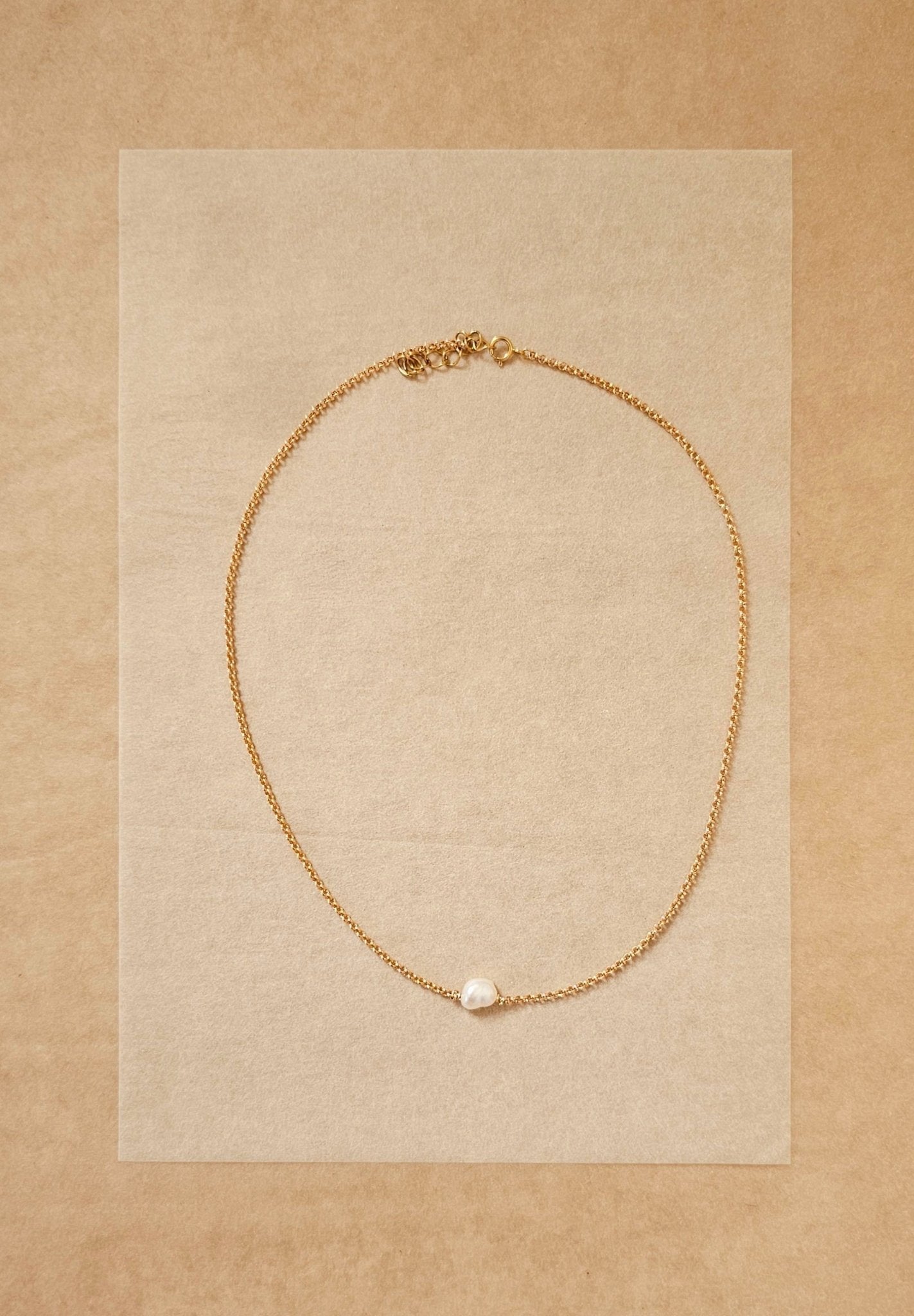 Collier fin perle baroque – Plaqué or ou argent massif - Zyrola