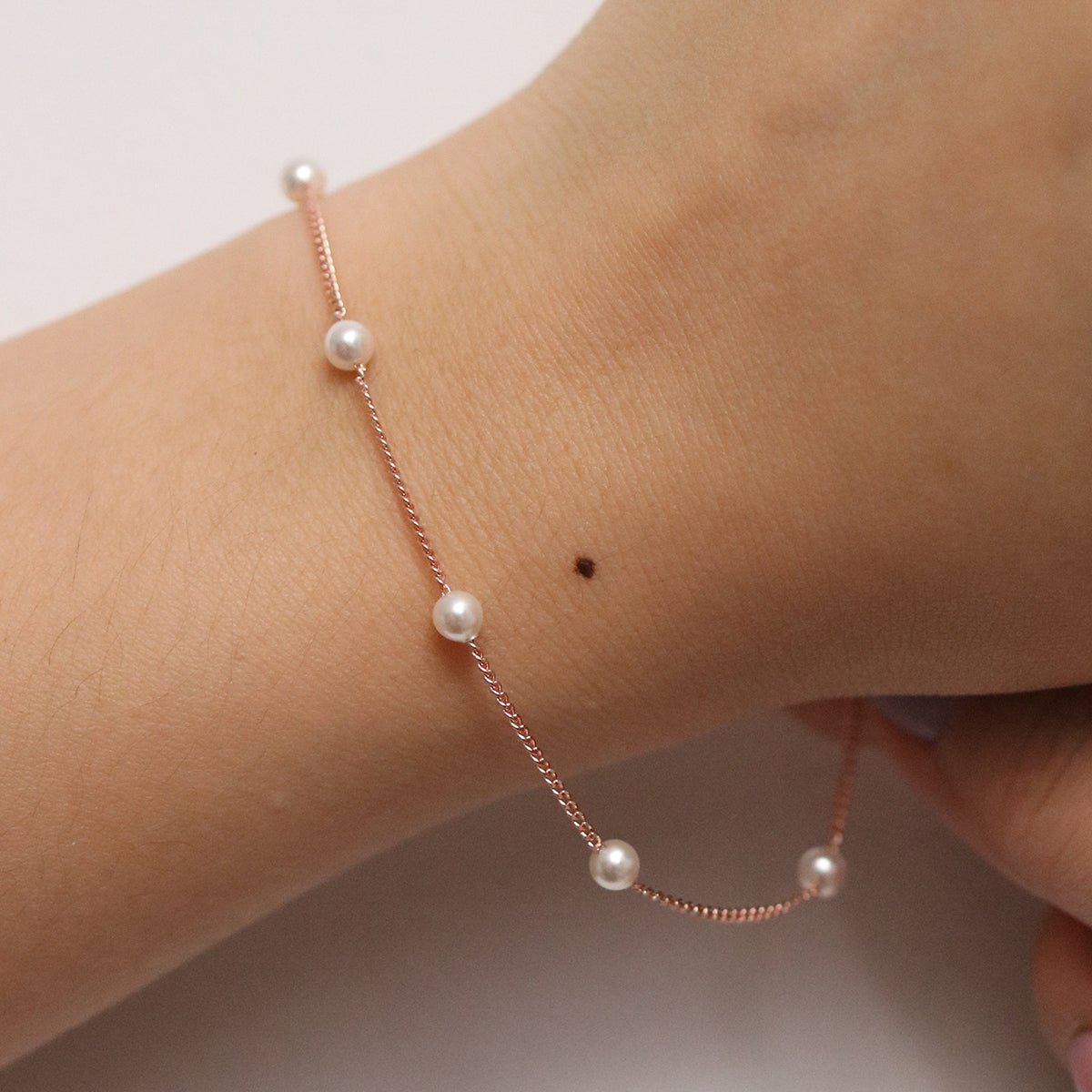 Five pearl relayed bracelet - Zyrola