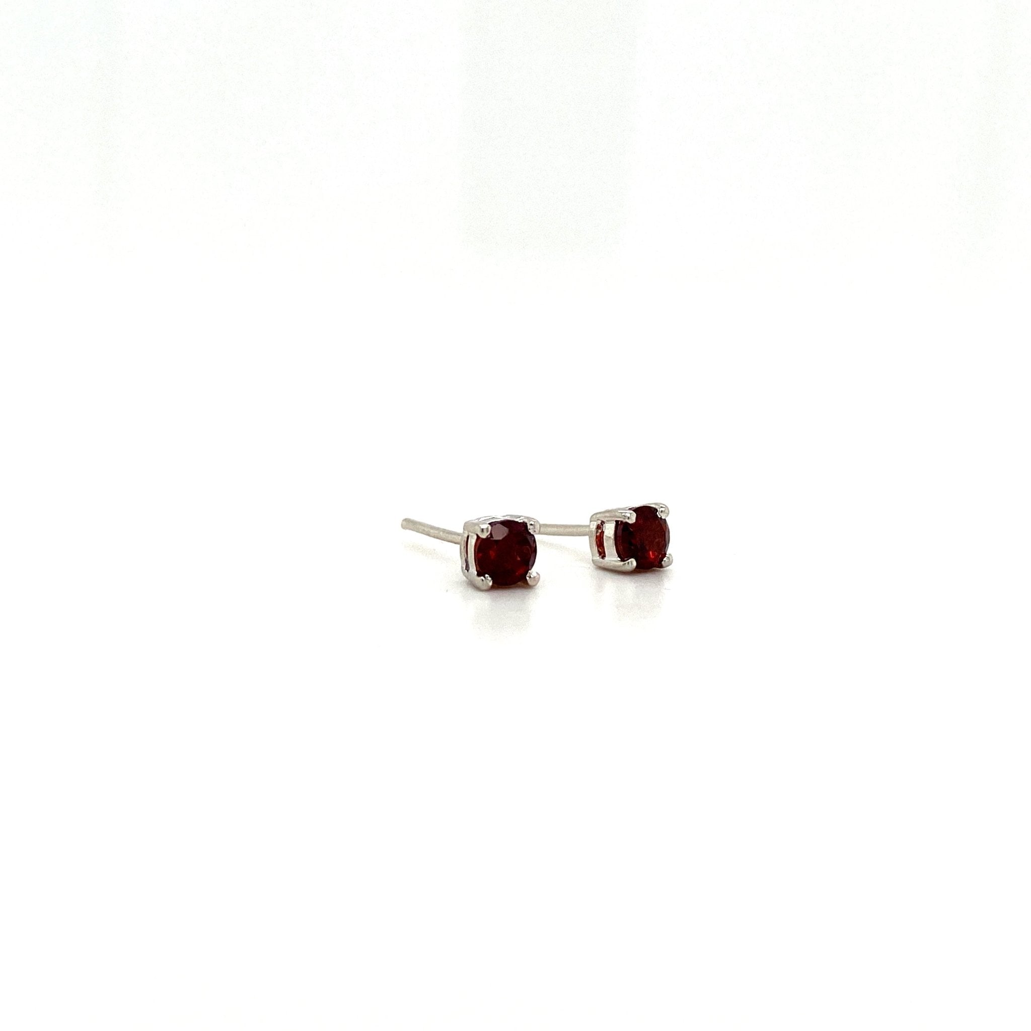Clous d’oreilles en grenat rond sur monture en argent sterling 925 – KST 52601 - Zyrola