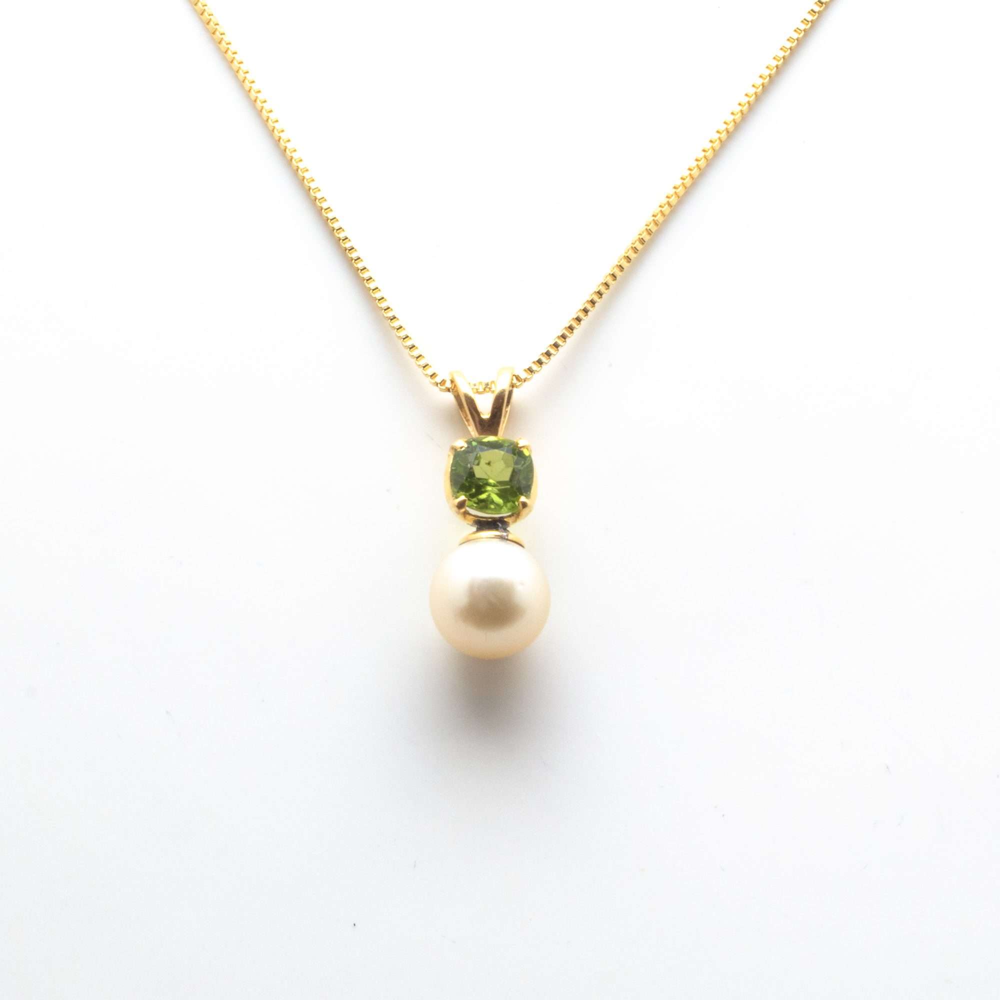 Golden South Sea Pearl with Green Peridot Stone Geraldton Pendant 9.5 - 10.5 M - Zyrola