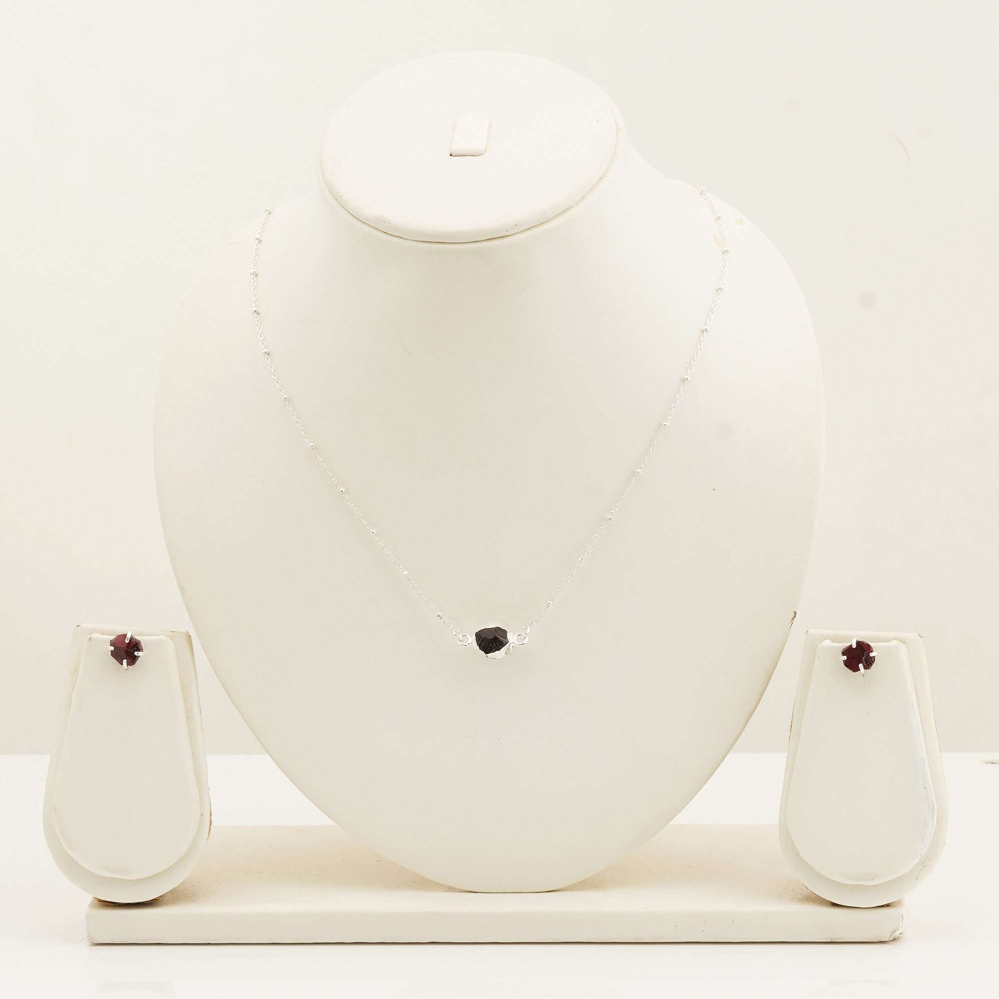 Handmade Garnet Set in its Natural form in Silver 925 - Zyrola