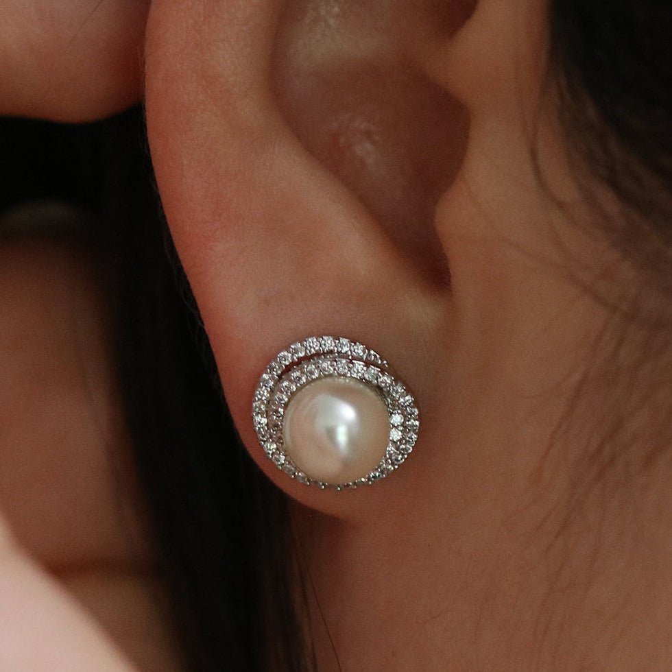 Pearl sparkle stud earrings - Zyrola