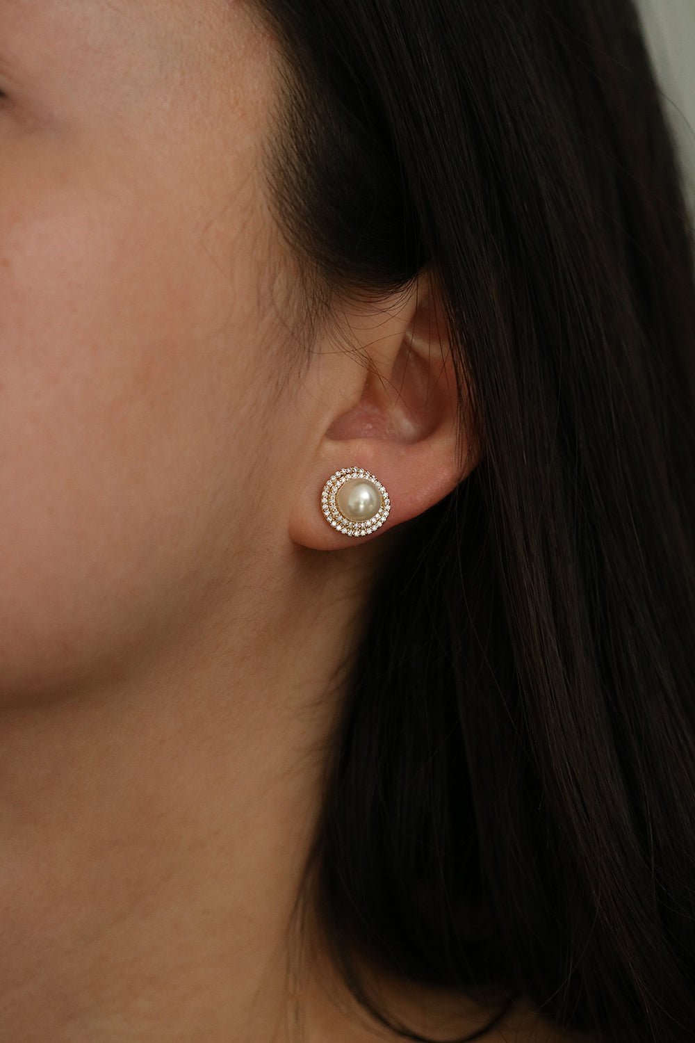 Pearl sparkle stud earrings - Zyrola