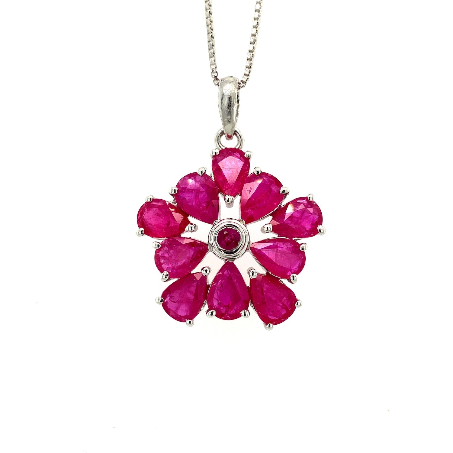 Pendentif fleur en rubis naturel monté sur argent 925 avec finition rhodiée hypoallergénique